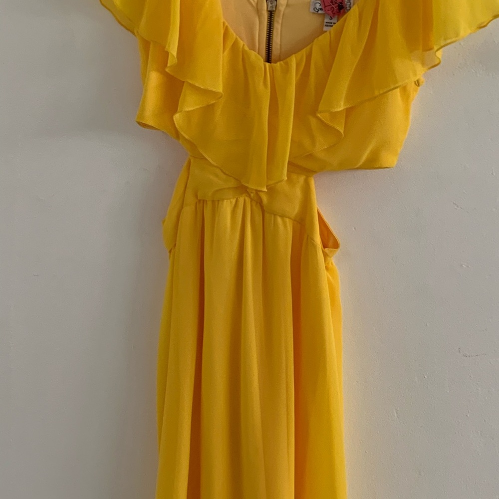 Short yellow dress